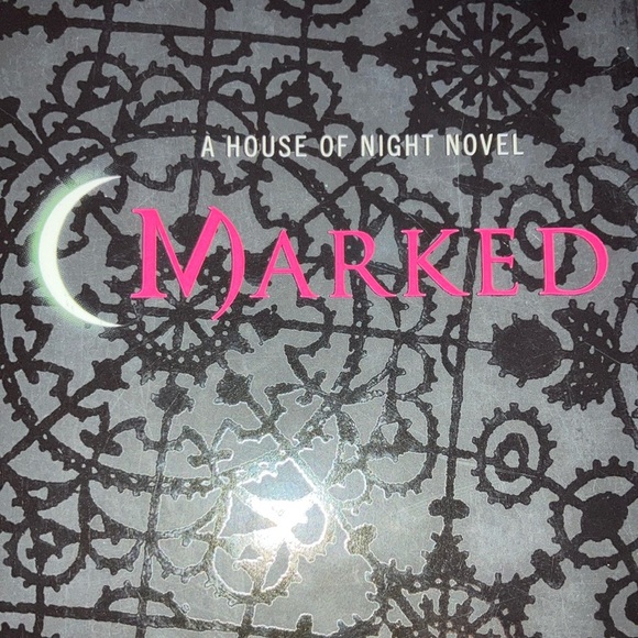 Book one House of Night series  Marked by P.C.Cast + Kristin Cast - Picture 4 of 8